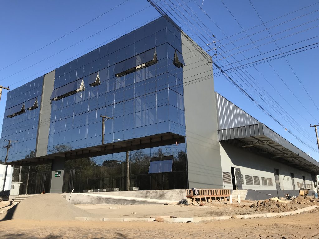 Fachada da nova sede da RR Componentes