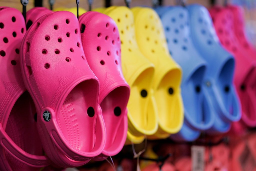 Crocs quase que dobrou sua dívida em um ano