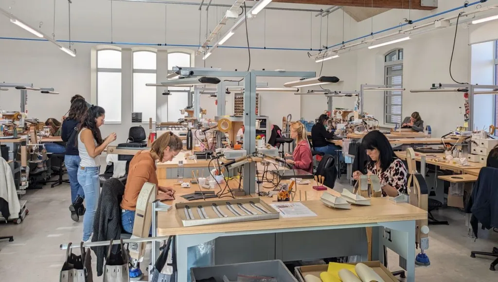 Oficina da Hermès emprega 250 artesãos