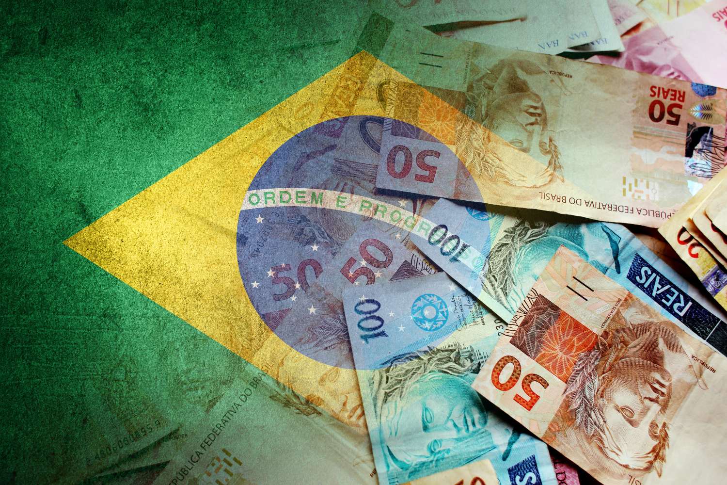 Agência de classificação de risco elevou a nota de crédito do Brasil