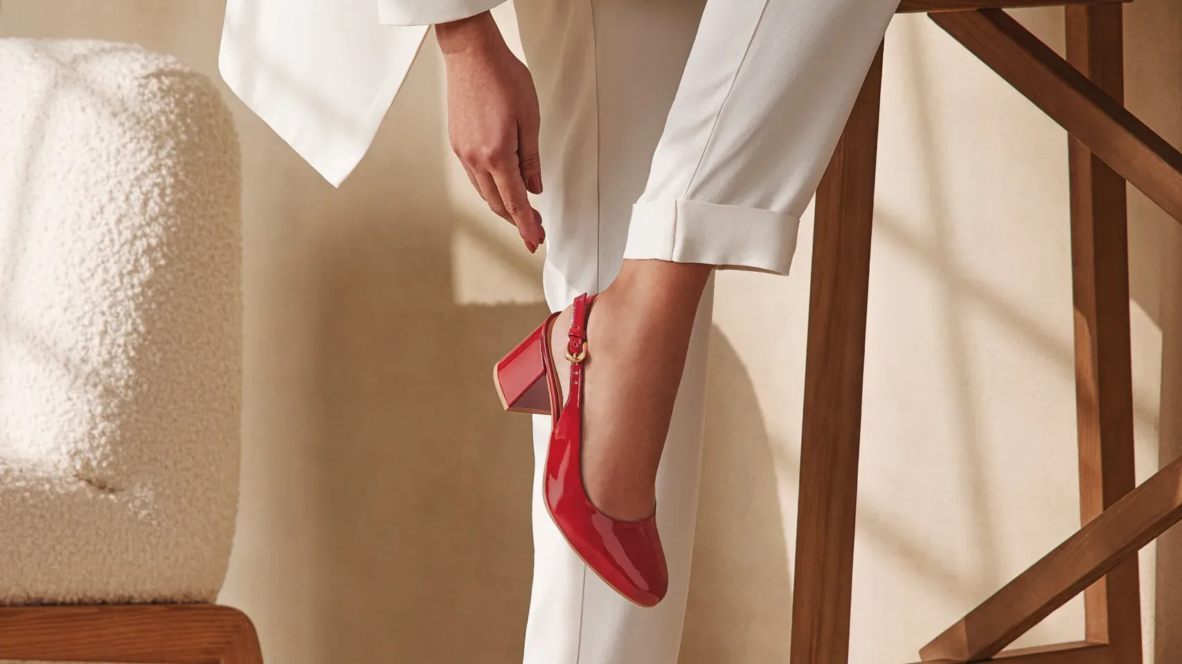Slingback vermelho envernizado Usaflex da coleção de inverno 2025