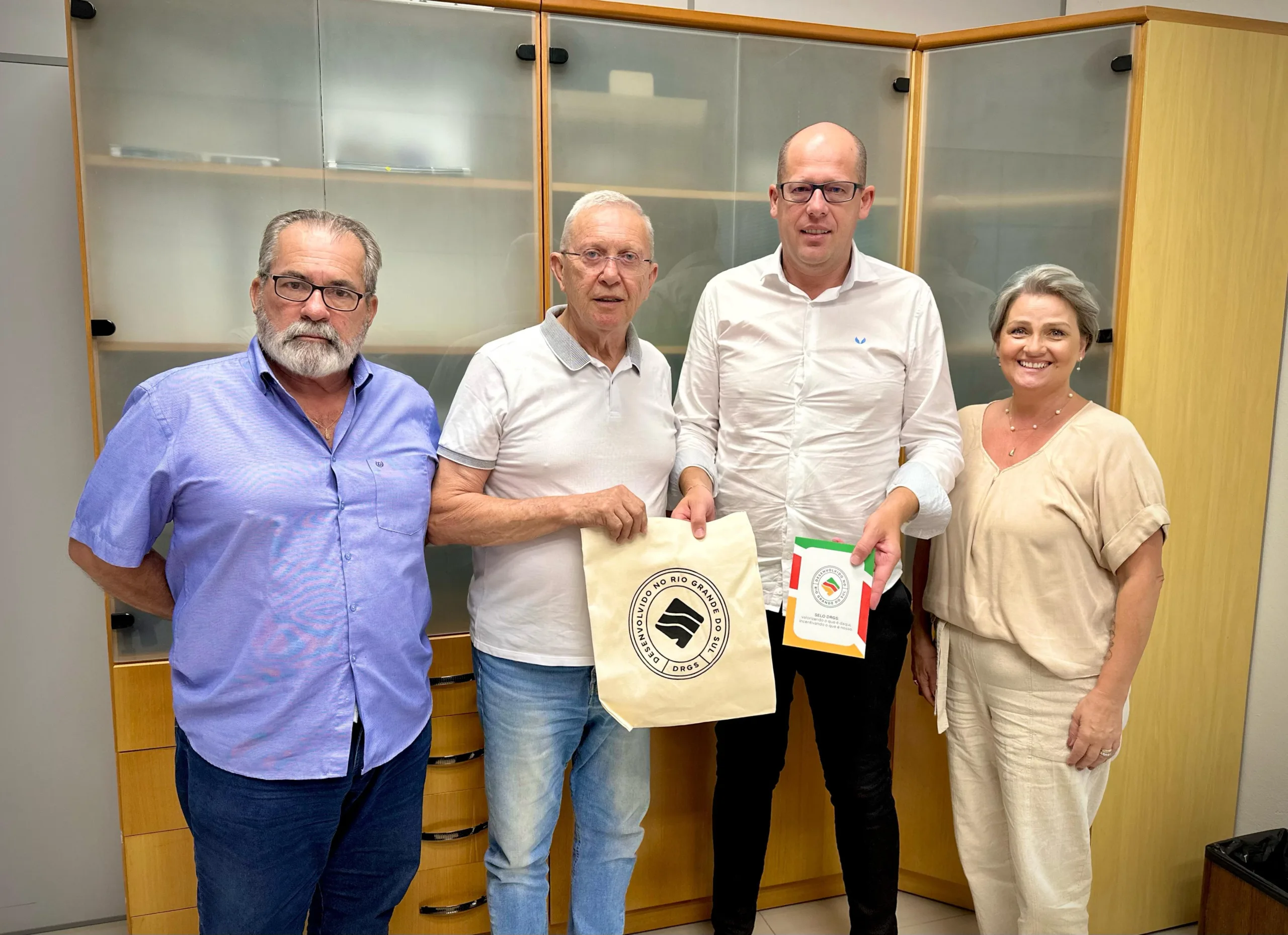 Ao centro, Renato Klein e Joel Wilhelm