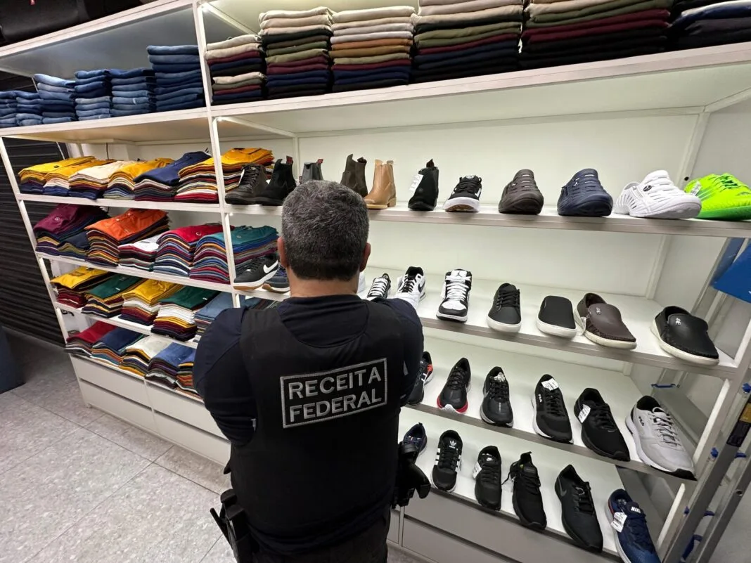 Polícia apreende R$ 2 milhões em calçados falsificados