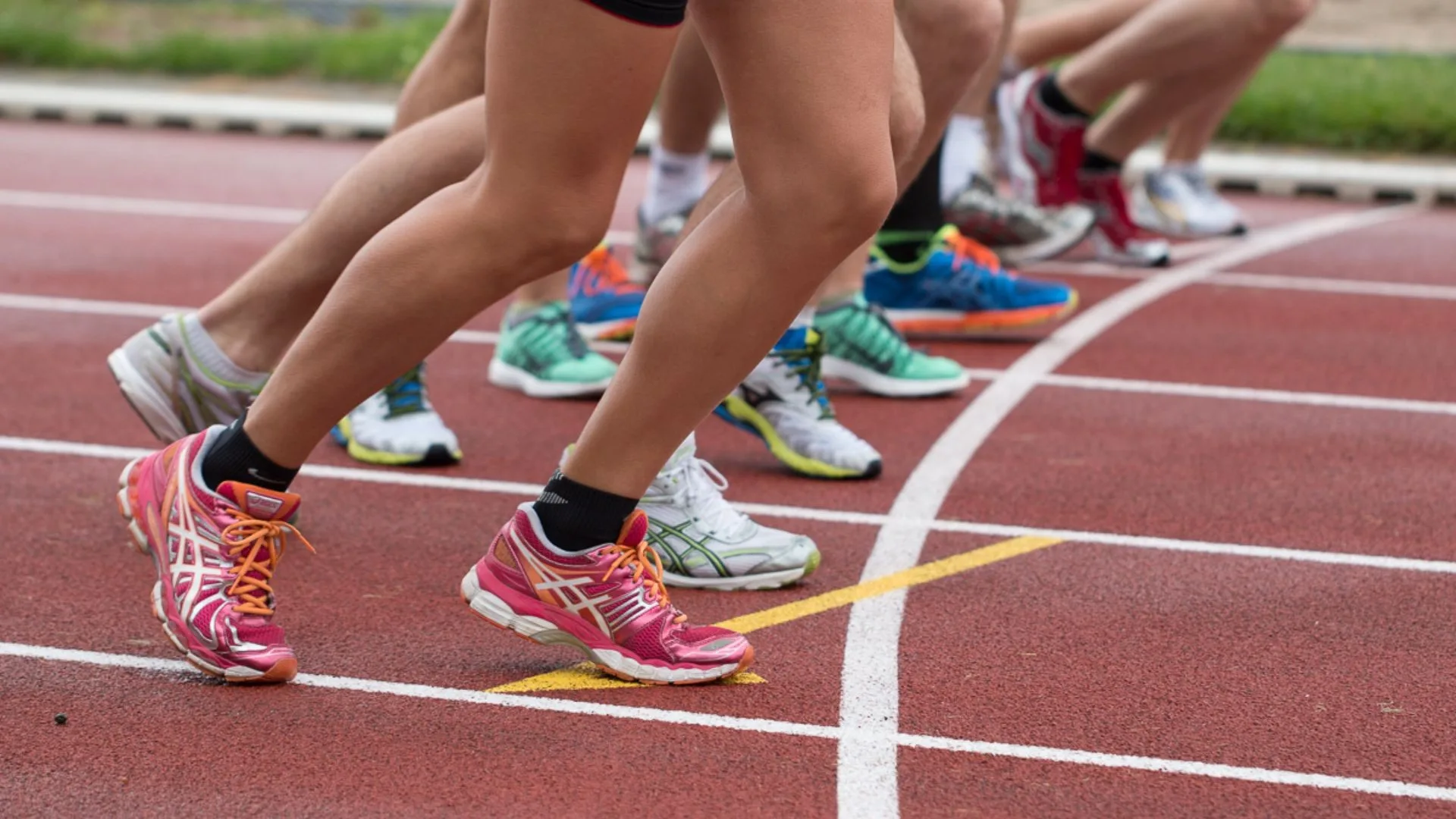 Prática de esportes ao livre impulsiona consumo de calçados esportivos