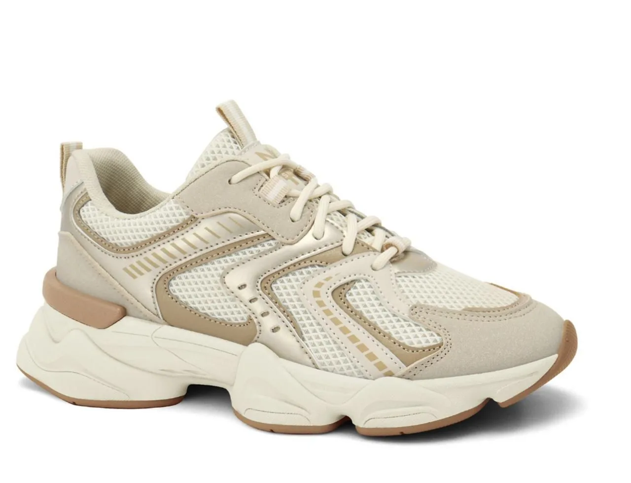 Tênis em cores neutras, branco e nude