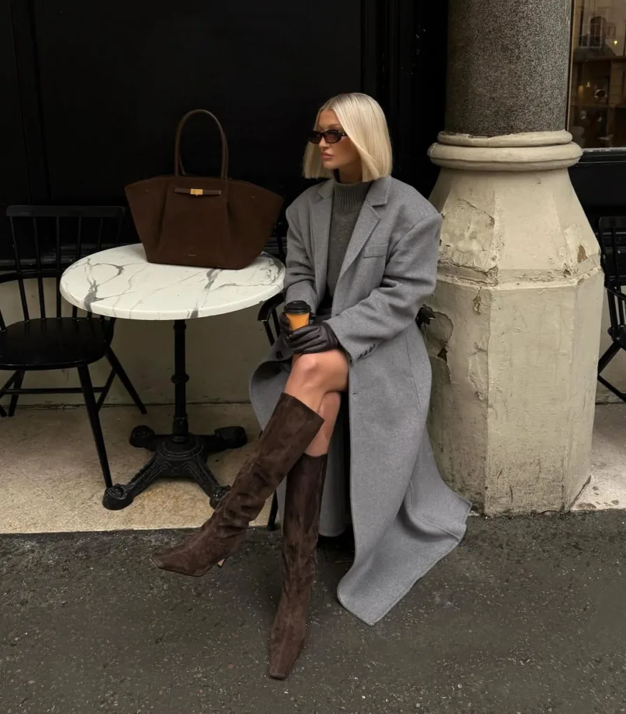Look de inverno com bota de cano longo marrom