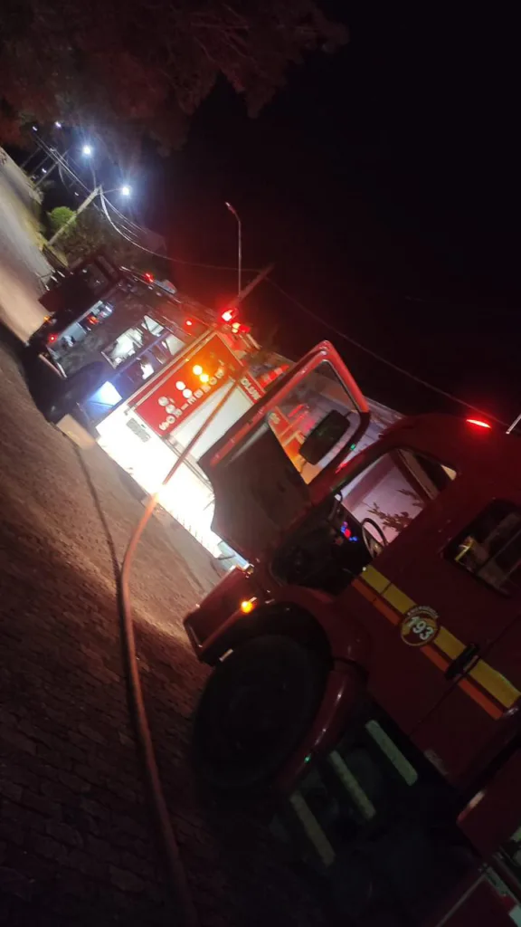 Nove mil litros de água foram usados no combate às chamas na fábrica da Tabita