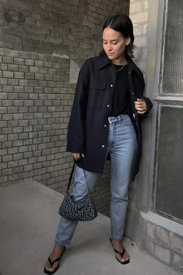 D&aacute; para usar chinelo no inverno e esses looks provam isso!