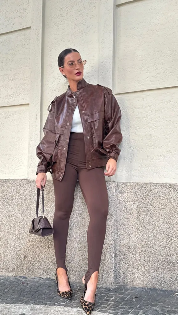 Calça legging com scarpin