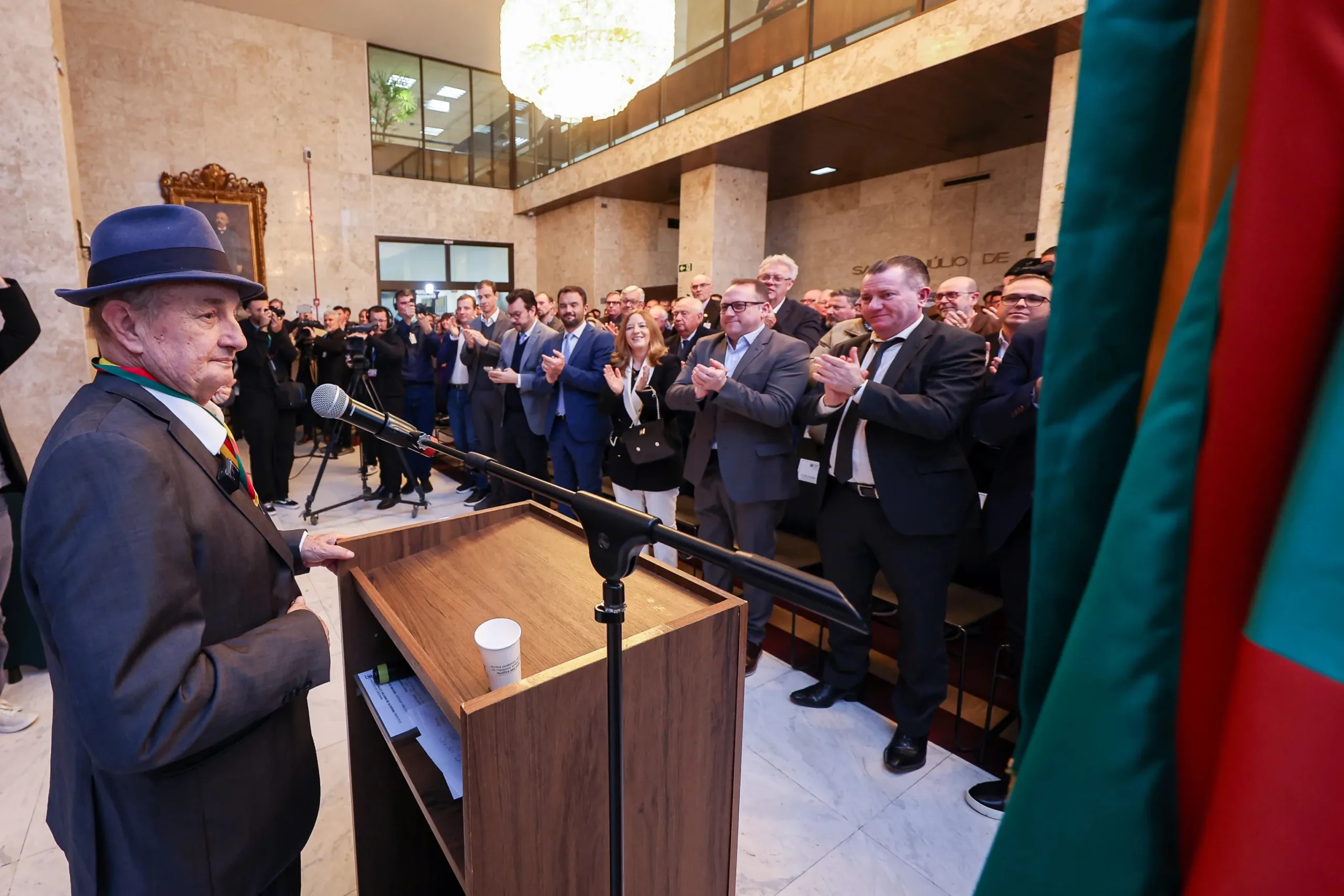 Roberto Argenta, presidente da Calçados Beira Rio, durante a entrega da Medalha do Mérito Farroupilha