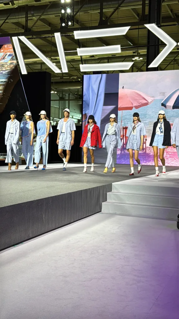 Desfile na passarela da Micam