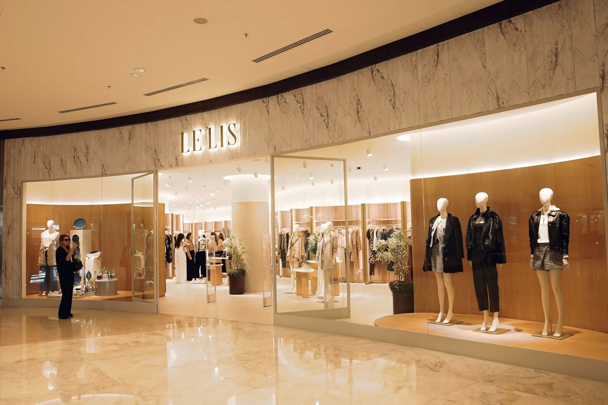 Le Lis é uma das marcas do portfólio da Veste S.A.