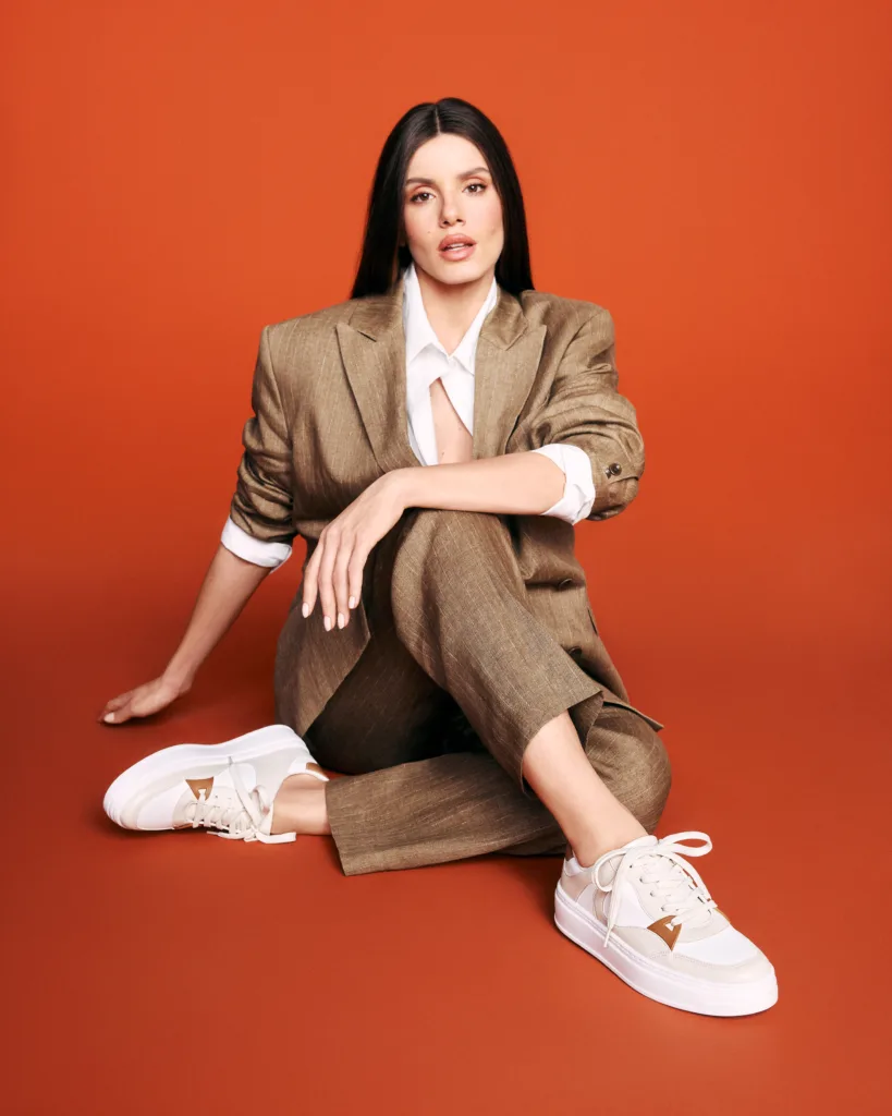 Veja fotos da nova campanha da Beira Rio com Camila Queiroz