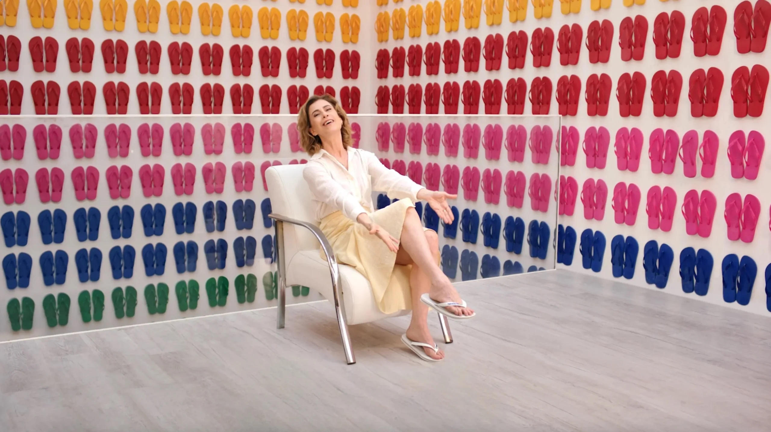 Atriz Fernanda Torres estrela comercial polêmico de Havaianas