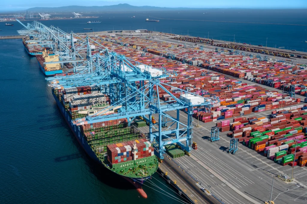 Porto de Los Angeles é a principal porta de entrada para importações nos Estados Unidos