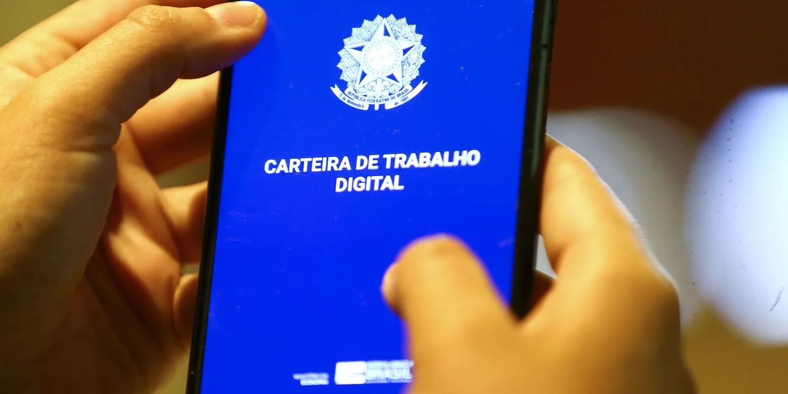 Número de empregados com carteira assinada no setor privado aumentou quase 3%