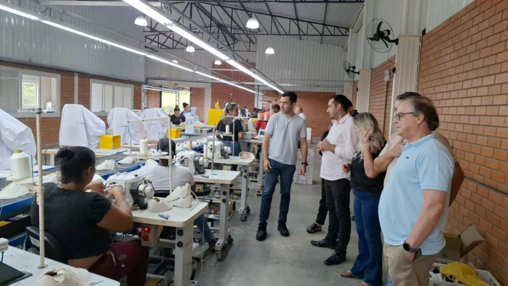 Inicialmente, fábrica concentra operação na etapa de costura