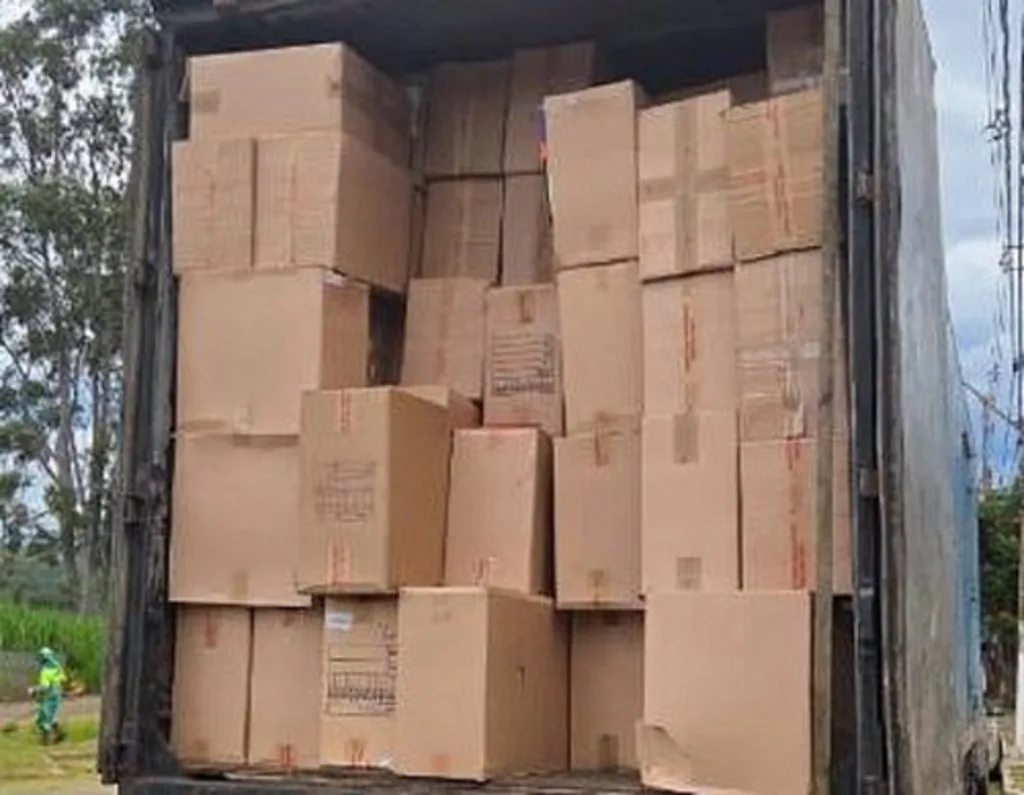 Operação cumpriu 14 mandados de busca e apreendeu 15 mil pares de calçados falsificados