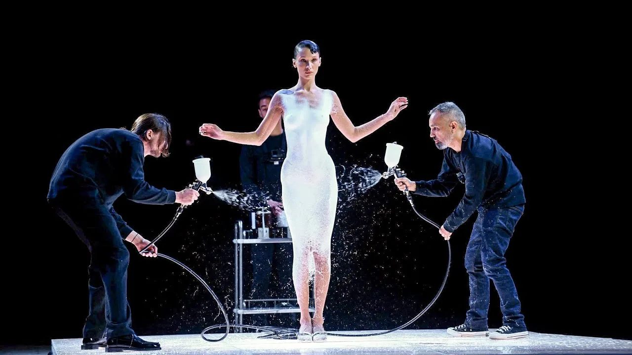Coperni se notabilizou por vestido em spray