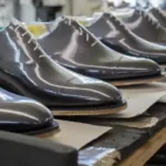 Linha de produção da fábrica da John Lobb em Paris