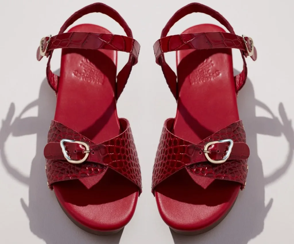 A marca de calçados Ancient Greek Sandals foi fundada pela designer grega Christina Martini