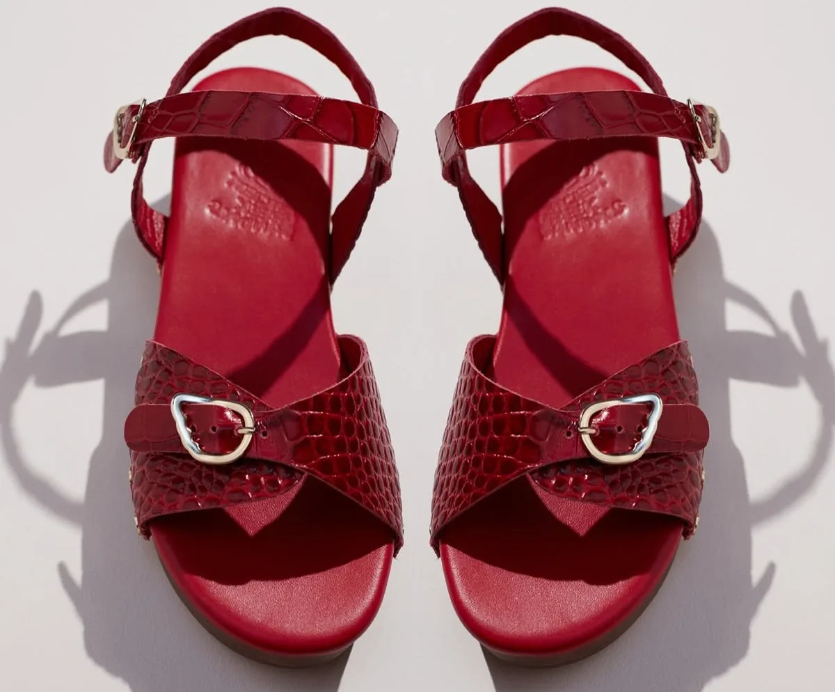 A marca de calçados Ancient Greek Sandals foi fundada pela designer grega Christina Martini
