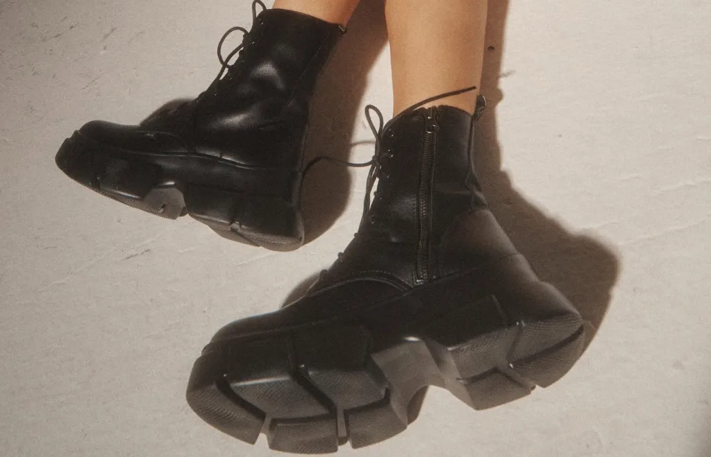 ROC &eacute; conhecida por suas botas de couro de alta qualidade
